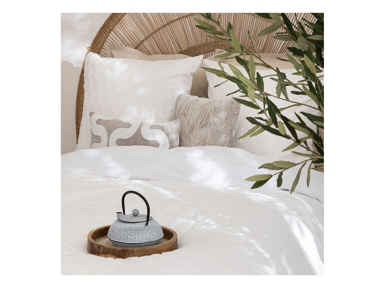 Juego de cama jacquard con líneas gráficas