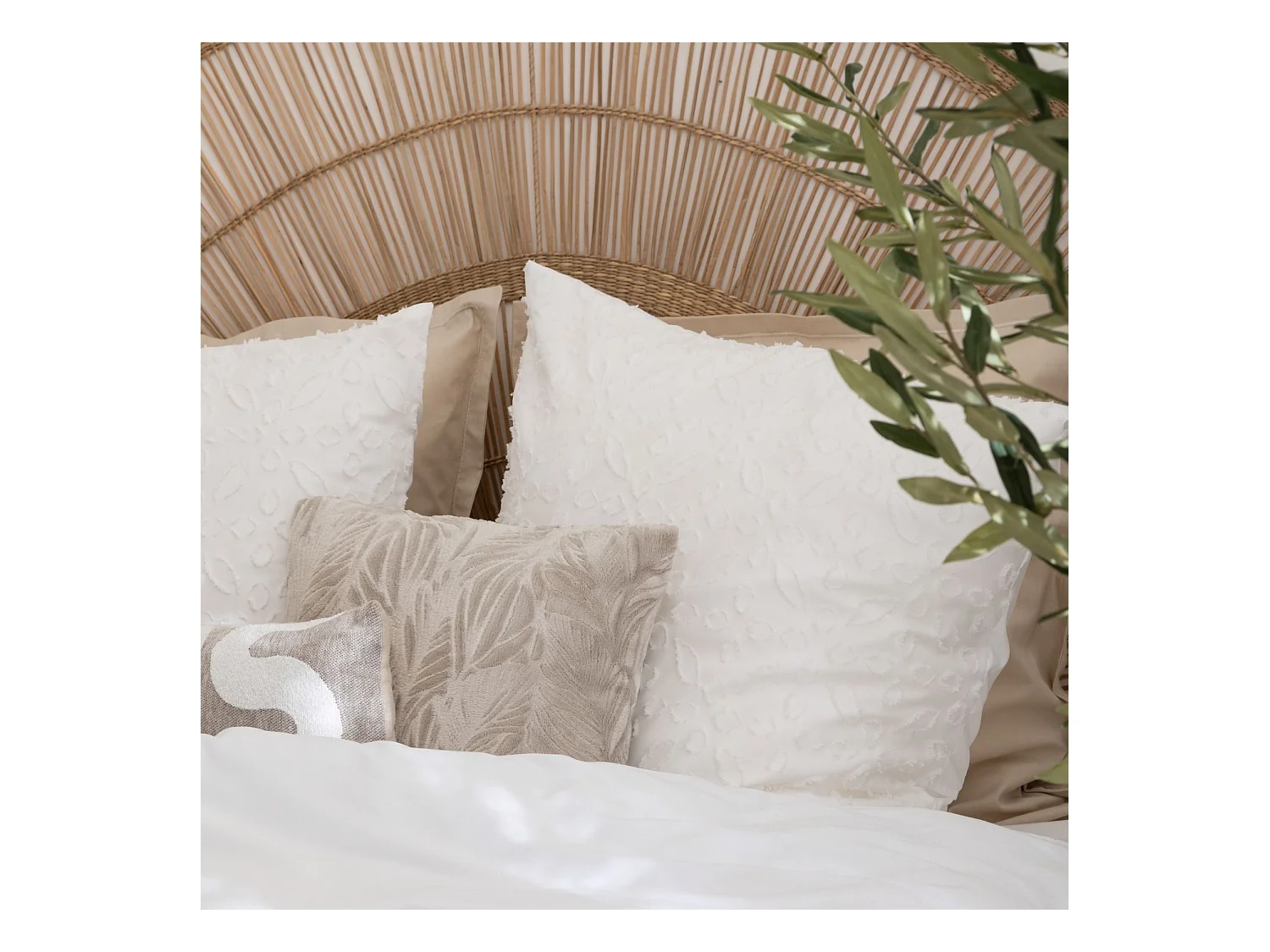 Juego de cama jacquard con líneas gráficas