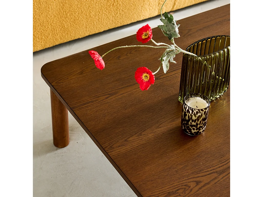 Mesa de centro cuadrada de madera de hevea con chapa de roble nogal