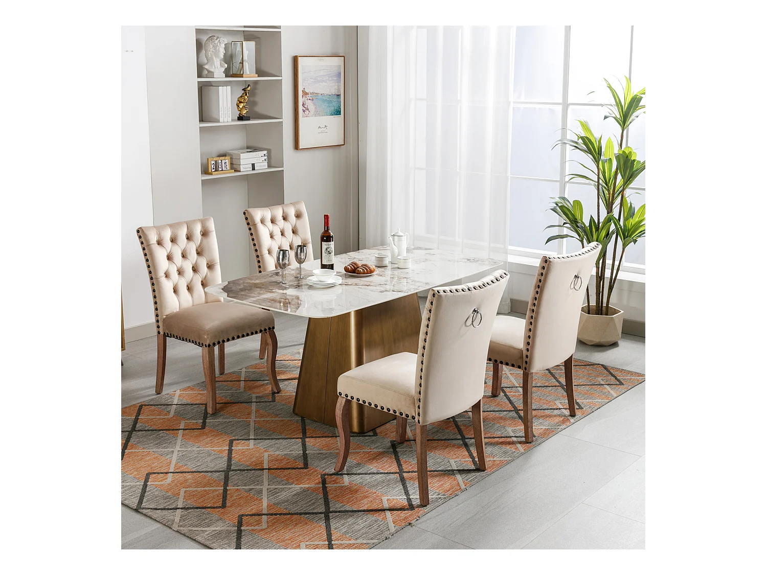 Set di 4 sedie da pranzo, sedia imbottita con finiture a borchie, gambe in legno massello, rivestimento in velluto, cammello chiaro, con design a batacchio.