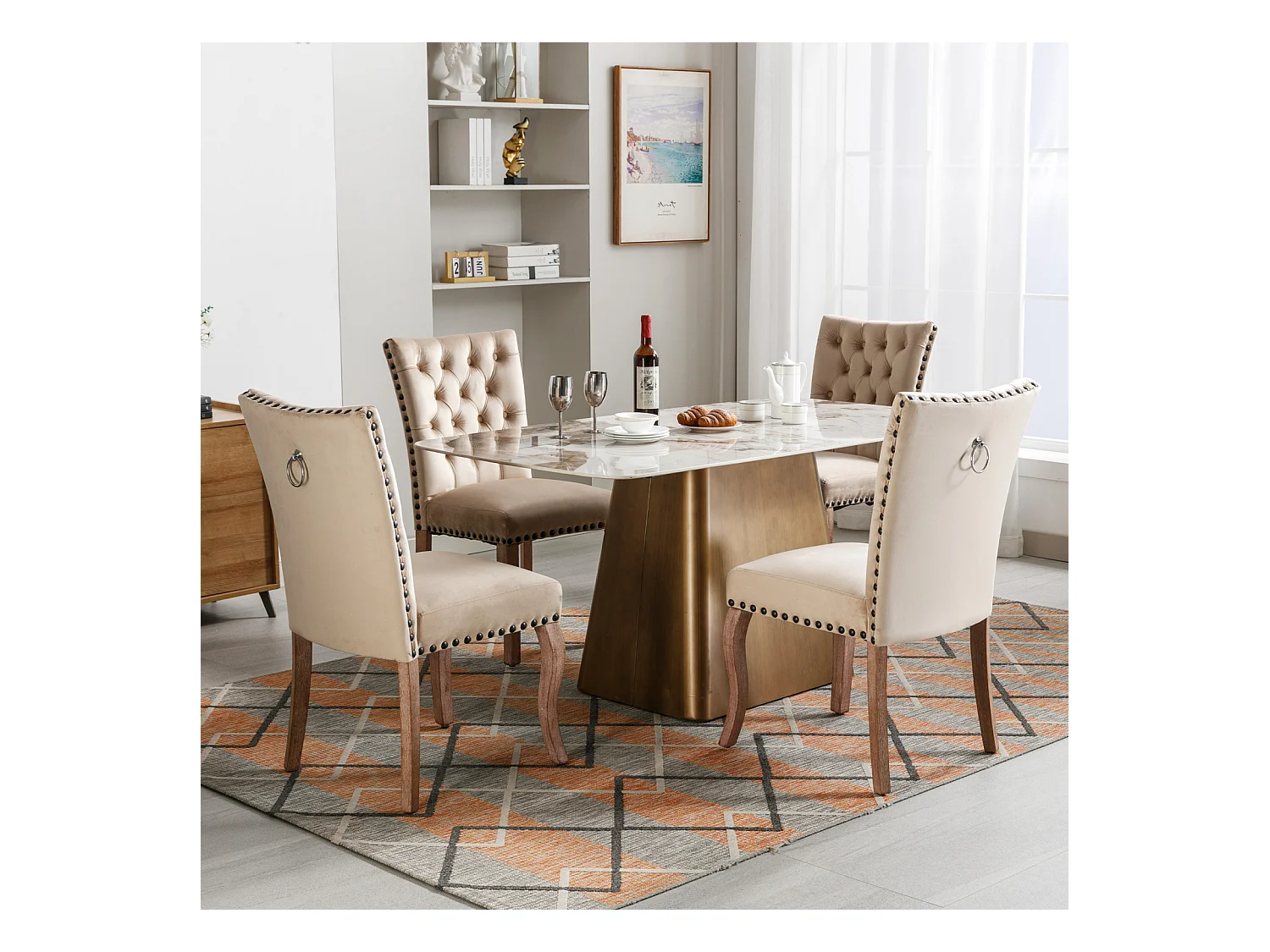 Set di 4 sedie da pranzo, sedia imbottita con finiture a borchie, gambe in legno massello, rivestimento in velluto, cammello chiaro, con design a batacchio.