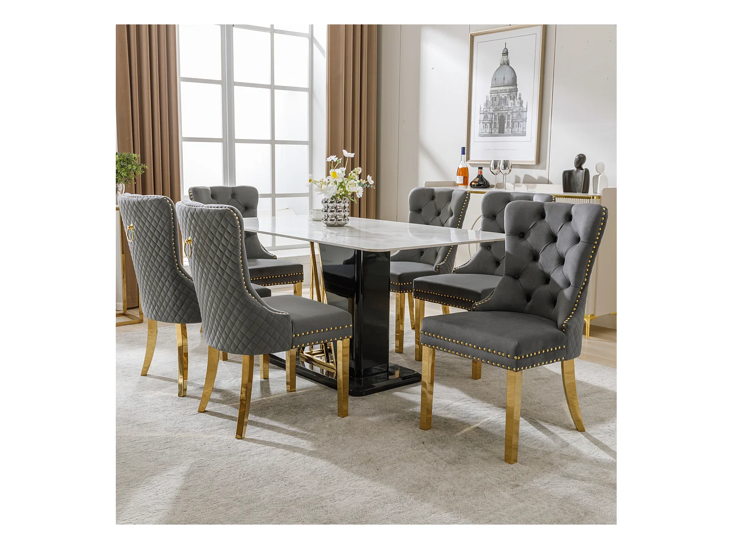 Conjunto de 6 cadeiras cinza/dourado em veludo, encosto com argolas e tachas decorativas. Assento estofado, pernas em aço dourado. Luxo moderno e conforto.