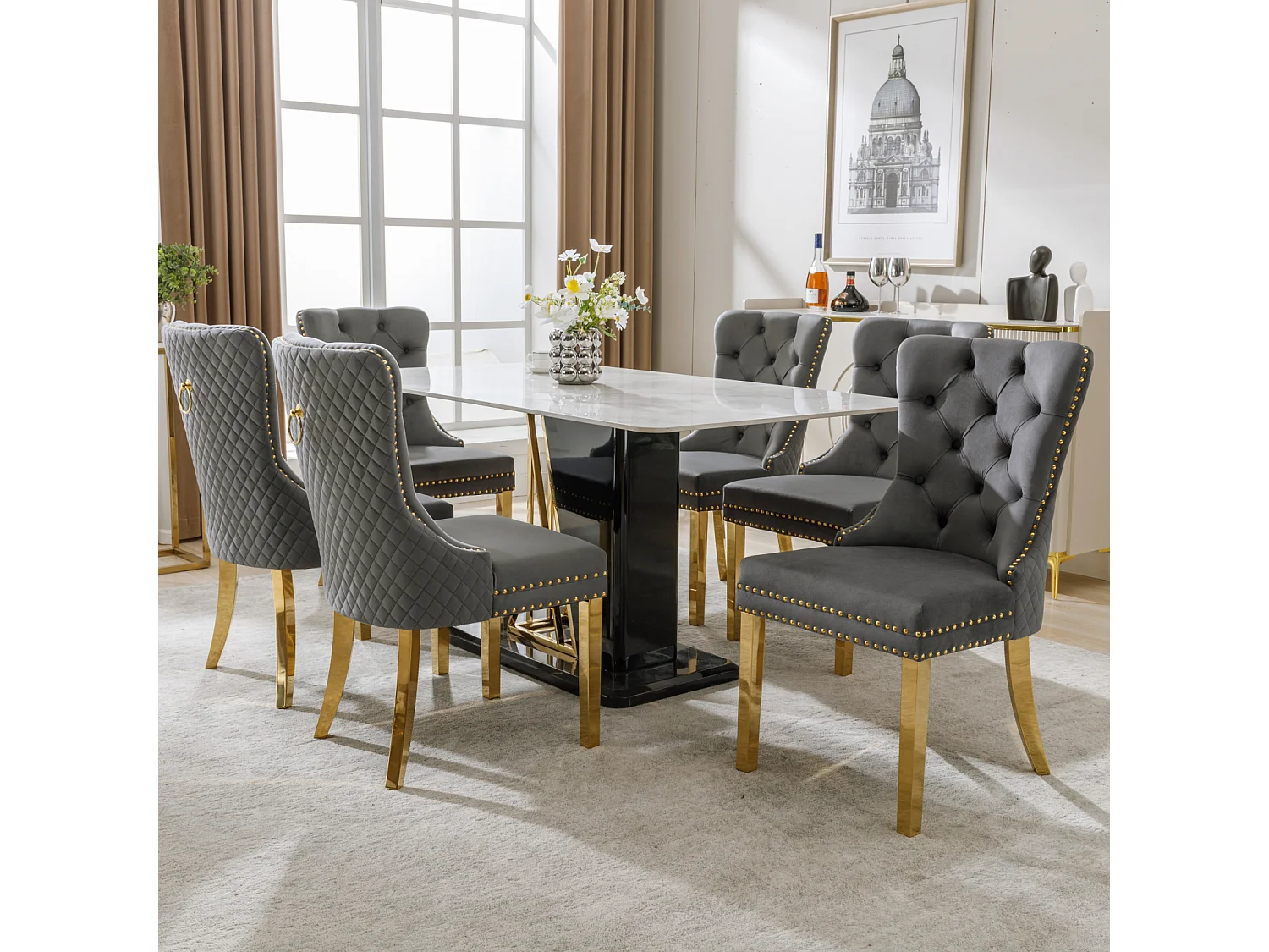 Ensemble de 6 chaises gris et or velours, dossier à anneaux et cloutage décoratif. Siège rembourré, pieds en acier plaqué or. Luxe moderne et confort.