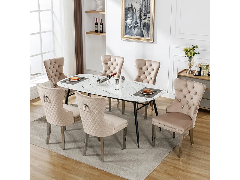 Set di 6 sedie da pranzo, rivestite con finiture a borchie, gambe di supporto in metallo, rivestimento in velluto, beige, con design a batacchio.