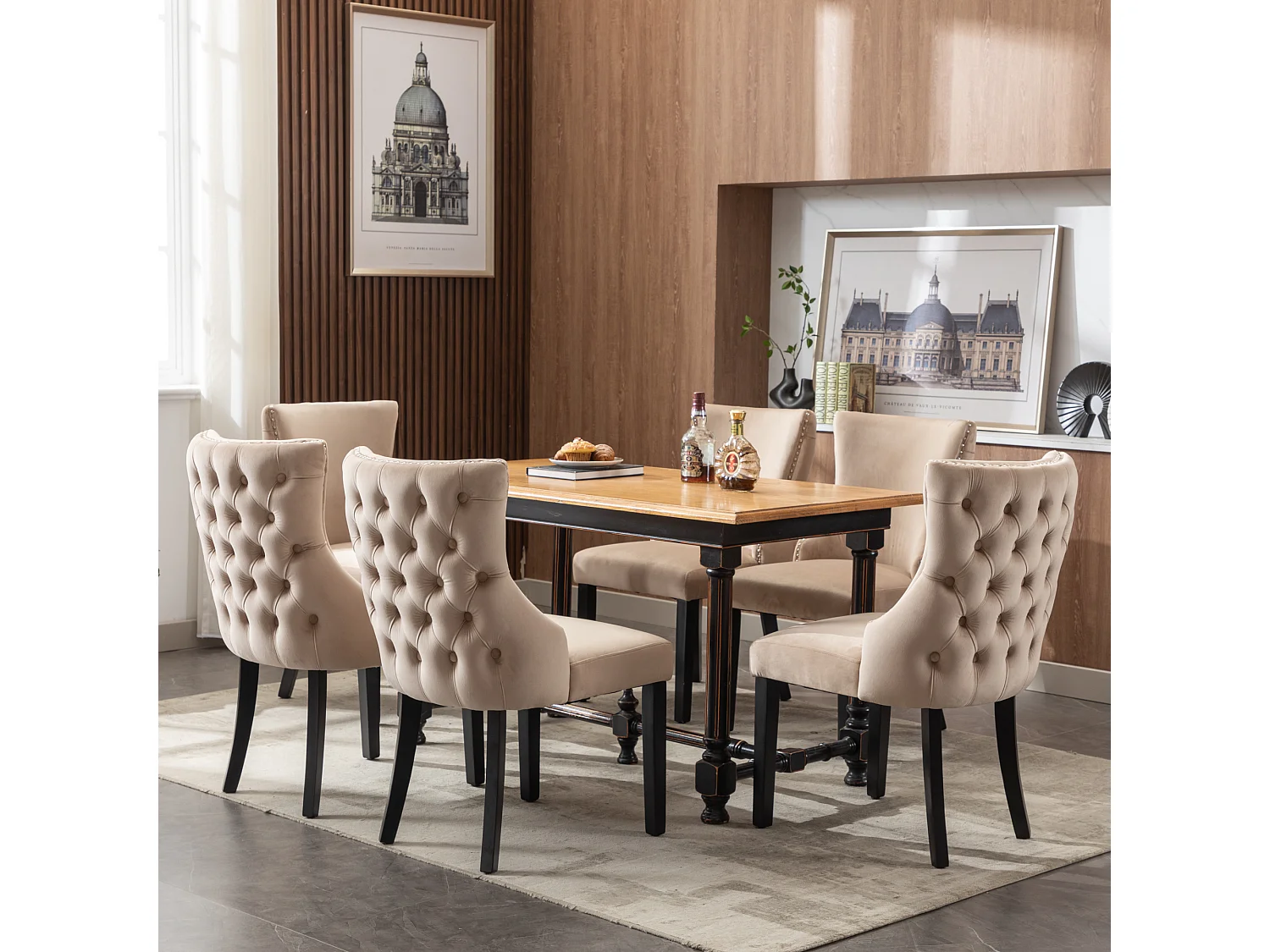 Conjunto de 6 cadeiras cinza/dourado em veludo, encosto com argolas e tachas decorativas. Assento estofado, pernas em aço dourado. Luxo moderno e conforto.