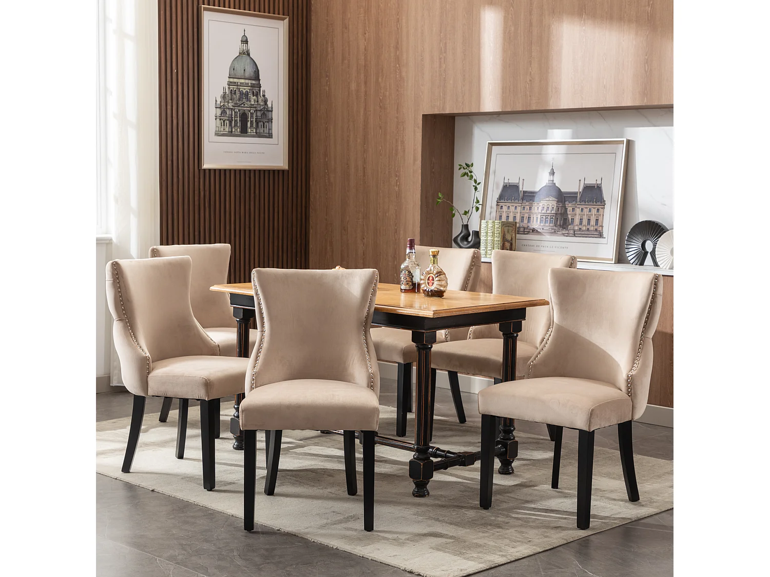 Conjunto de 6 cadeiras cinza/dourado em veludo, encosto com argolas e tachas decorativas. Assento estofado, pernas em aço dourado. Luxo moderno e conforto.