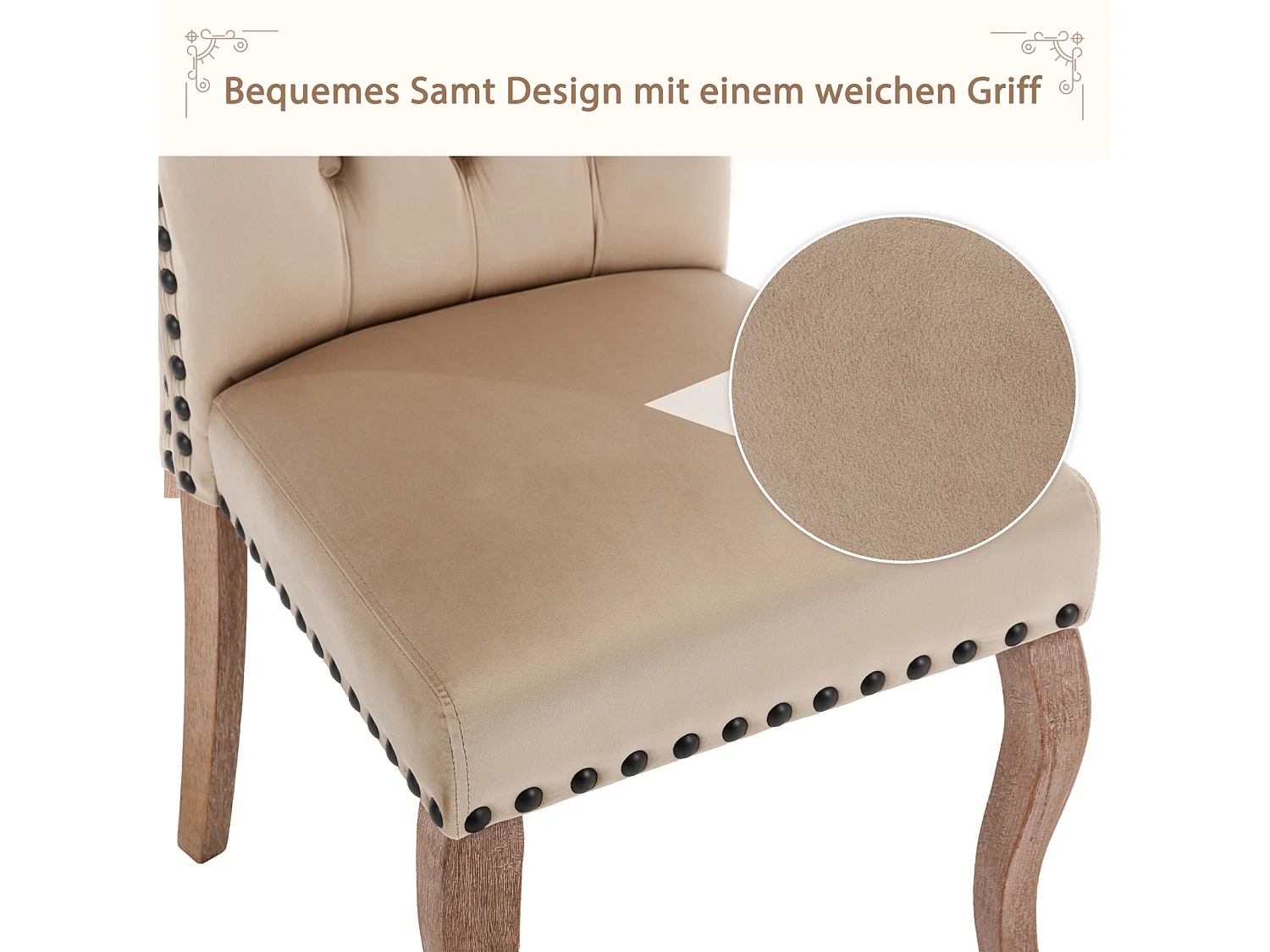 Ensemble de 2 chaises camel velours, dossier motif heurtoir et cloutage décoratif. Siège rembourré, pieds en bois massif. Élégance rétro et confort.