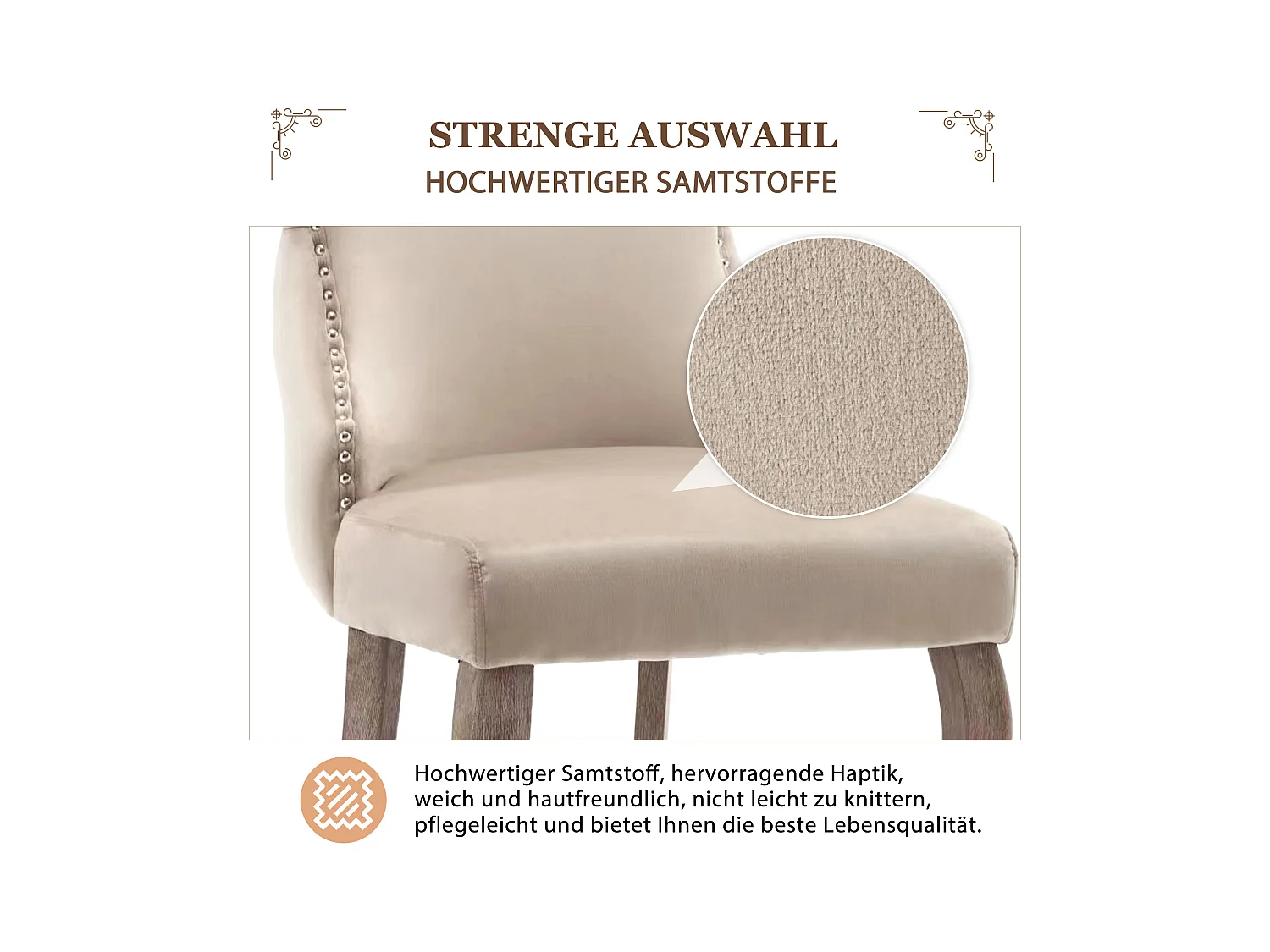 Ensemble de 2 chaises beige velours, dossier à coutures boutonnées et cloutage décoratif. Siège rembourré, pieds courbés en bois massif. Élégance intemporelle.