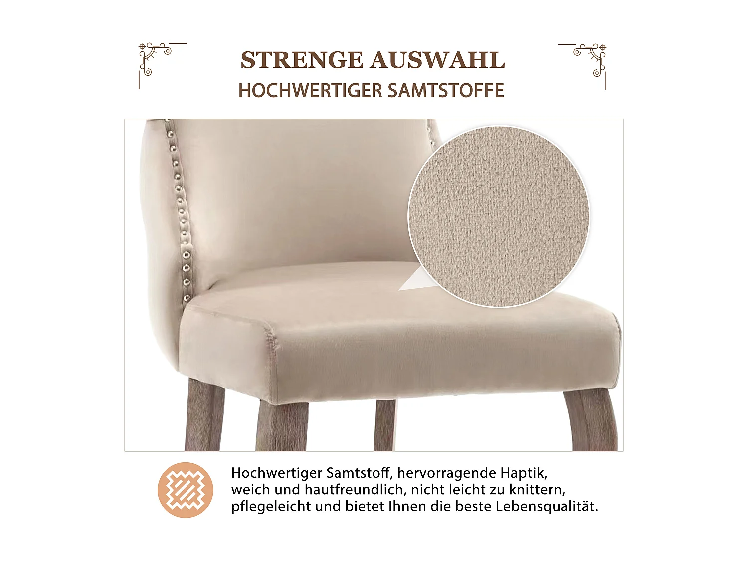 Ensemble de 4 chaises beige velours, dossier à coutures boutonnées et cloutage décoratif. Siège rembourré, pieds courbés en bois massif. Élégance intemporelle.