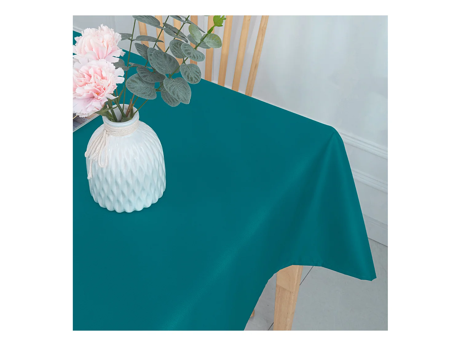 Mantel cuadrado con revestimiento antimanchas