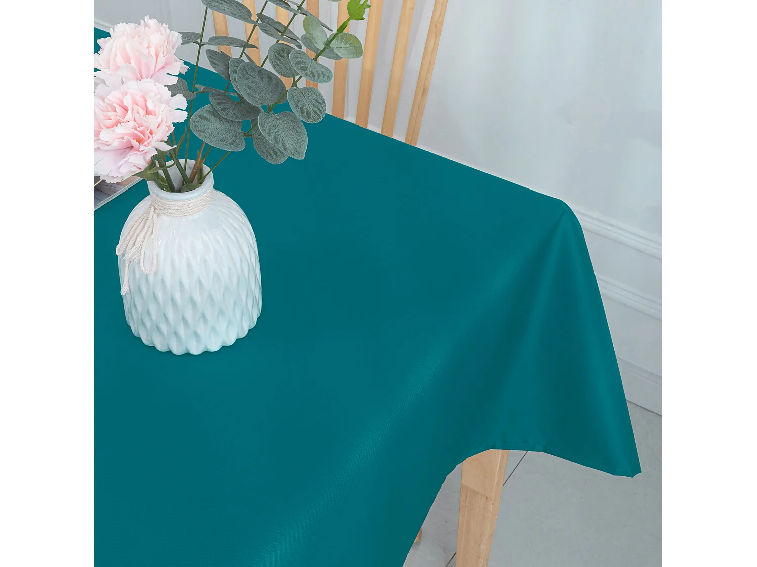 Mantel cuadrado con revestimiento antimanchas