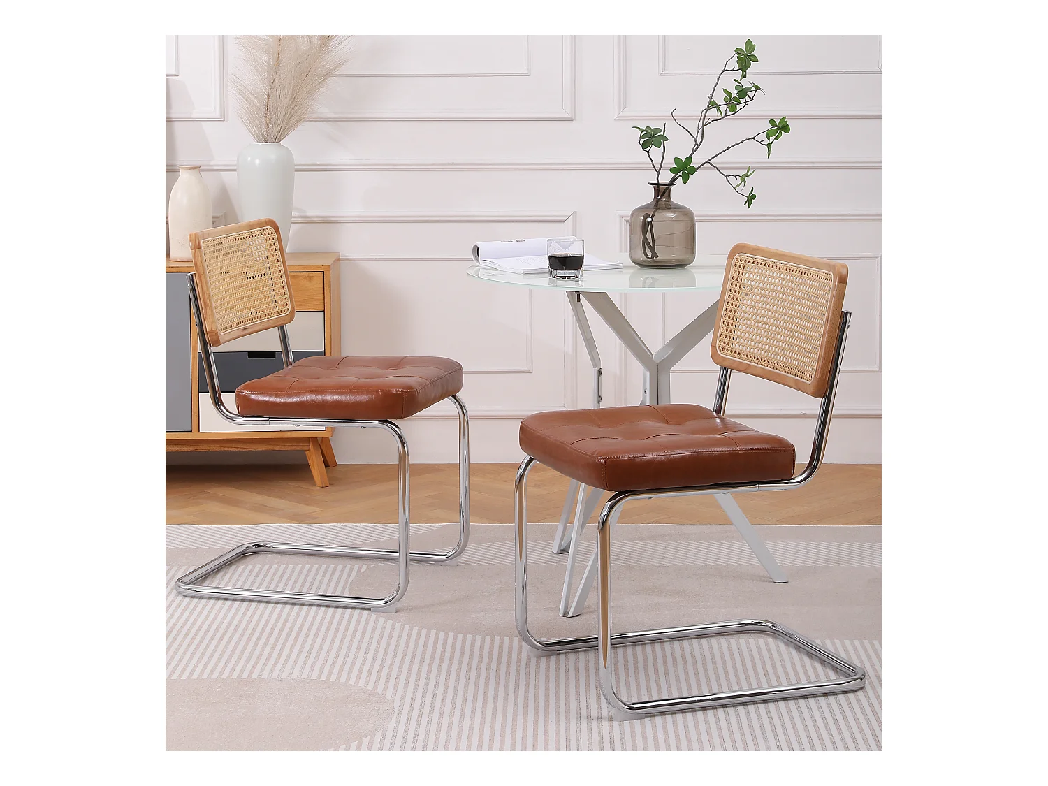 Juego de 2 sillas de comedor modernas de ratán con respaldo de malla y patas de metal, color marrón