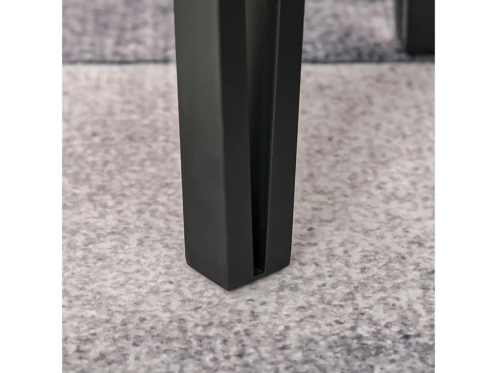 Ensemble de table basse encastrable 3 pièces, pieds métalliques noirs, design en forme de coin, plateau en bois de noyer.