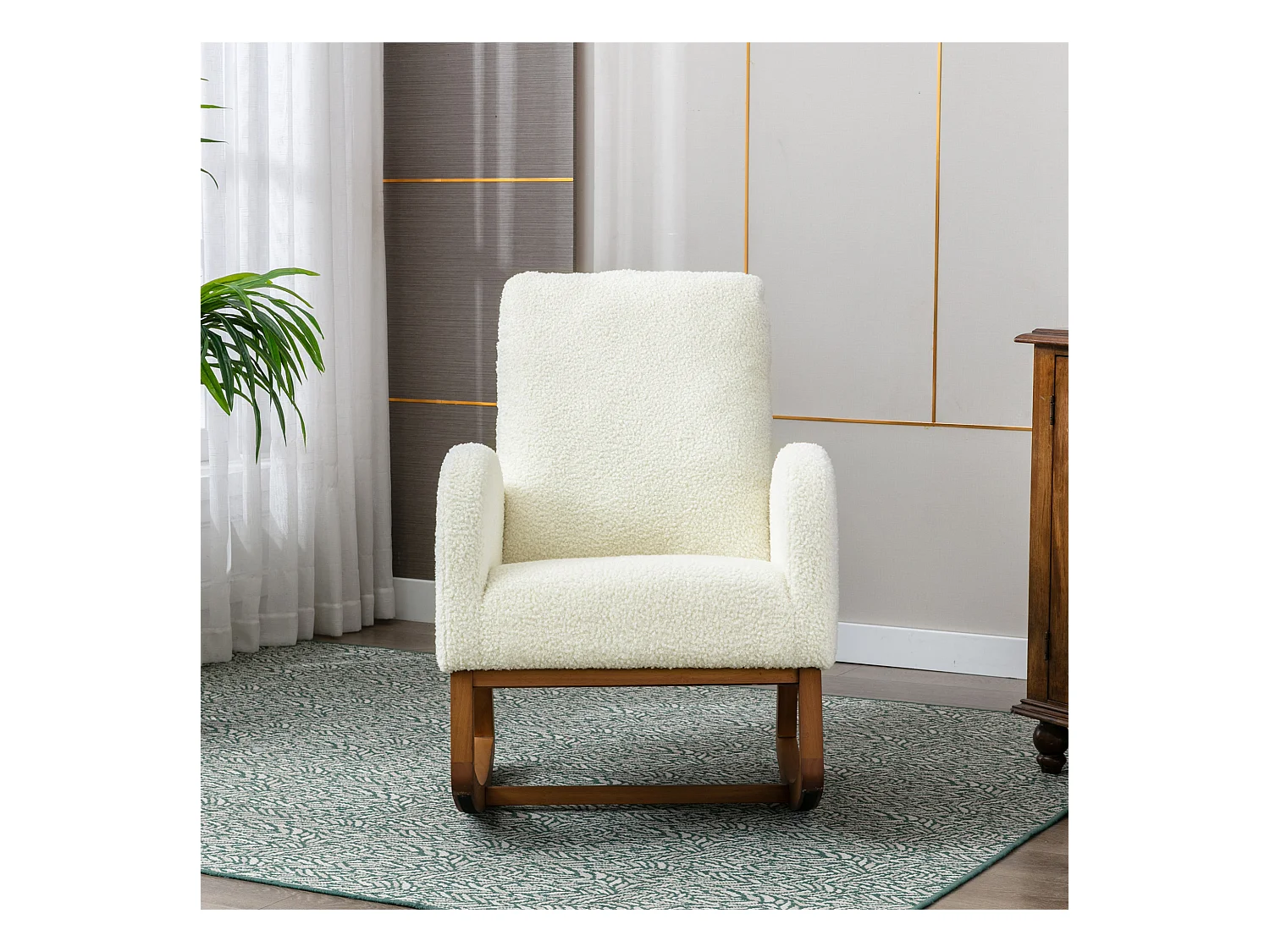 Schommelstoel met hoge rugleuning, lange armleuningen en bruine poten, witte teddystof