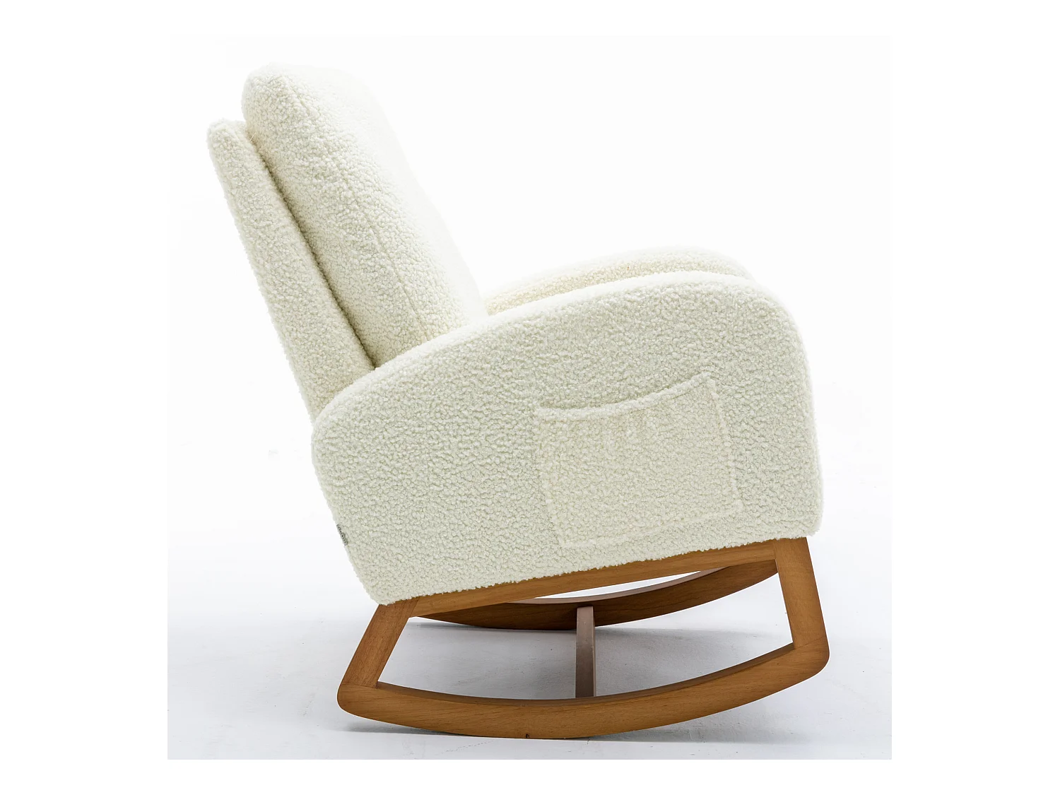 Schommelstoel met hoge rugleuning, lange armleuningen en bruine poten, witte teddystof