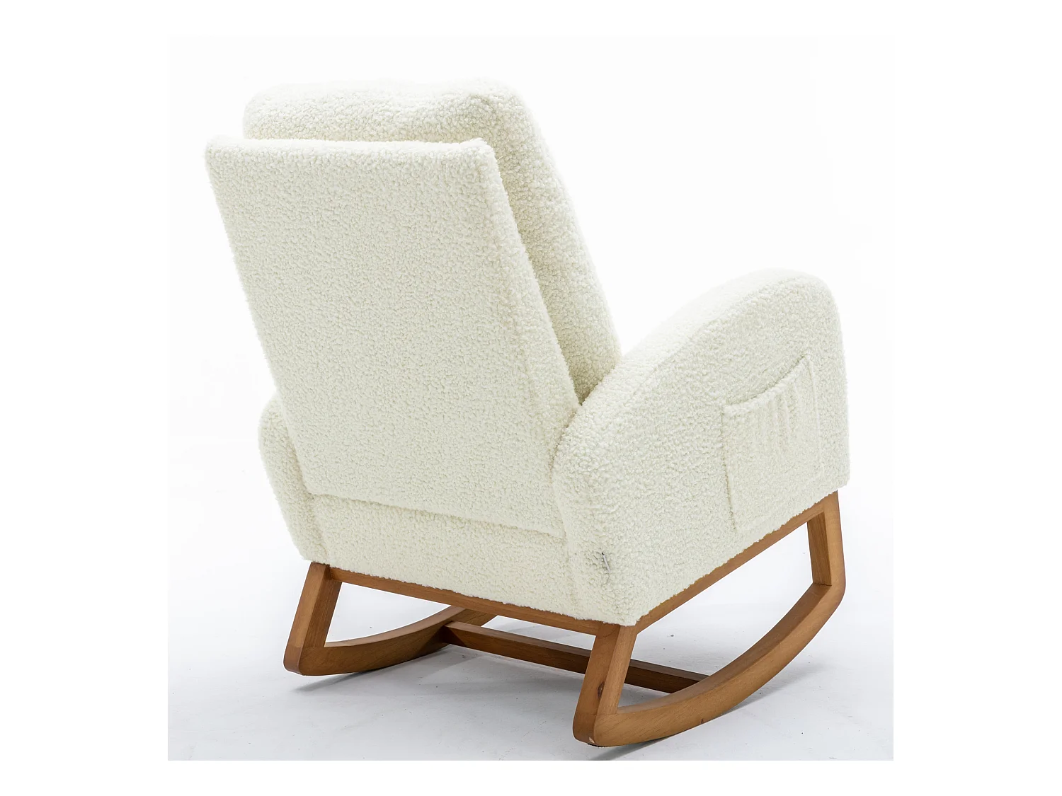 Schommelstoel met hoge rugleuning, lange armleuningen en bruine poten, witte teddystof