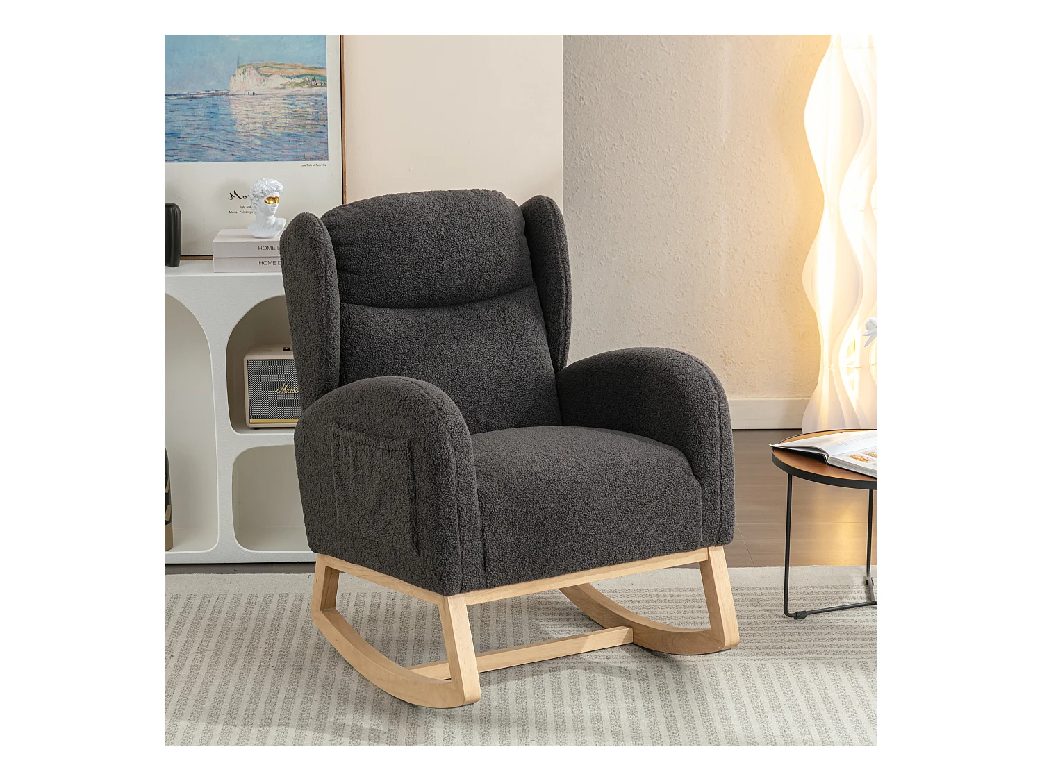 Rocking chair en tissu Teddy gris foncé avec poches latérales, structure en bois, 96,5 x 71 x 101 cm