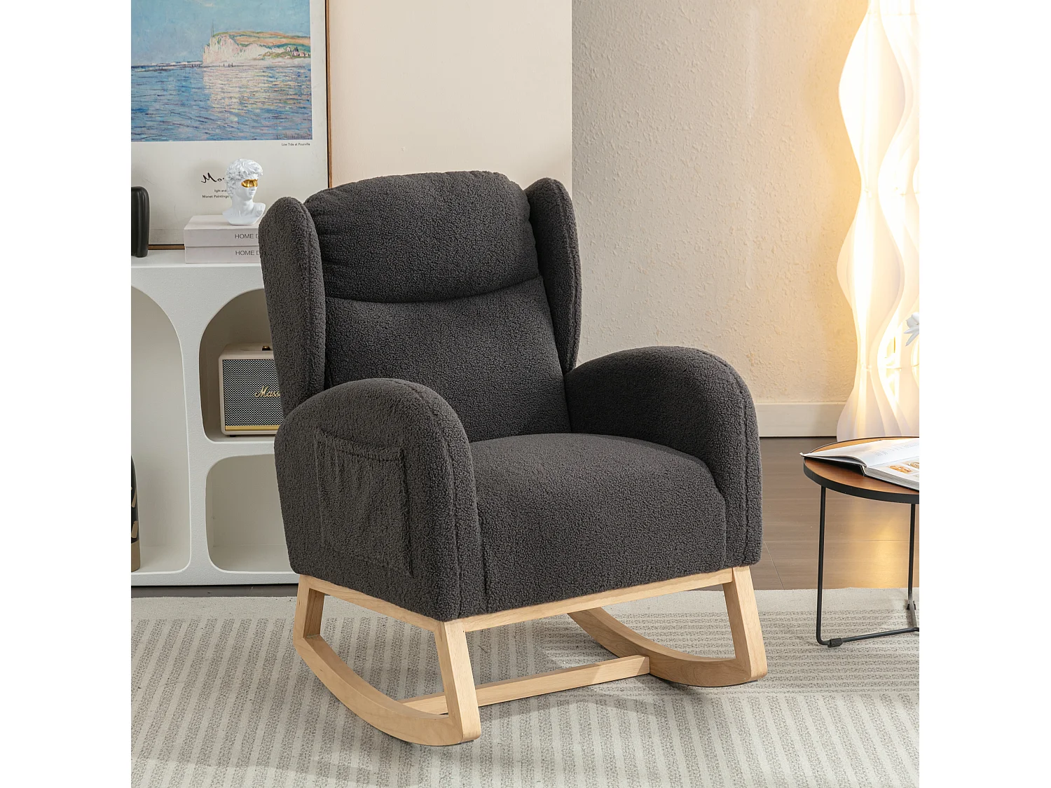 Rocking chair en tissu Teddy gris foncé avec poches latérales, structure en bois, 96,5 x 71 x 101 cm