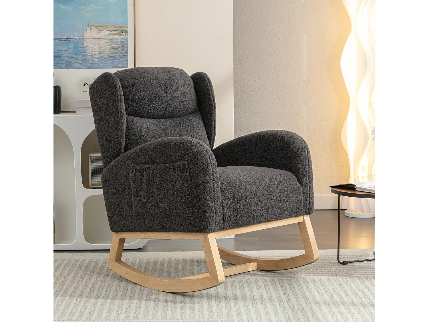 Rocking chair en tissu Teddy gris foncé avec poches latérales, structure en bois, 96,5 x 71 x 101 cm