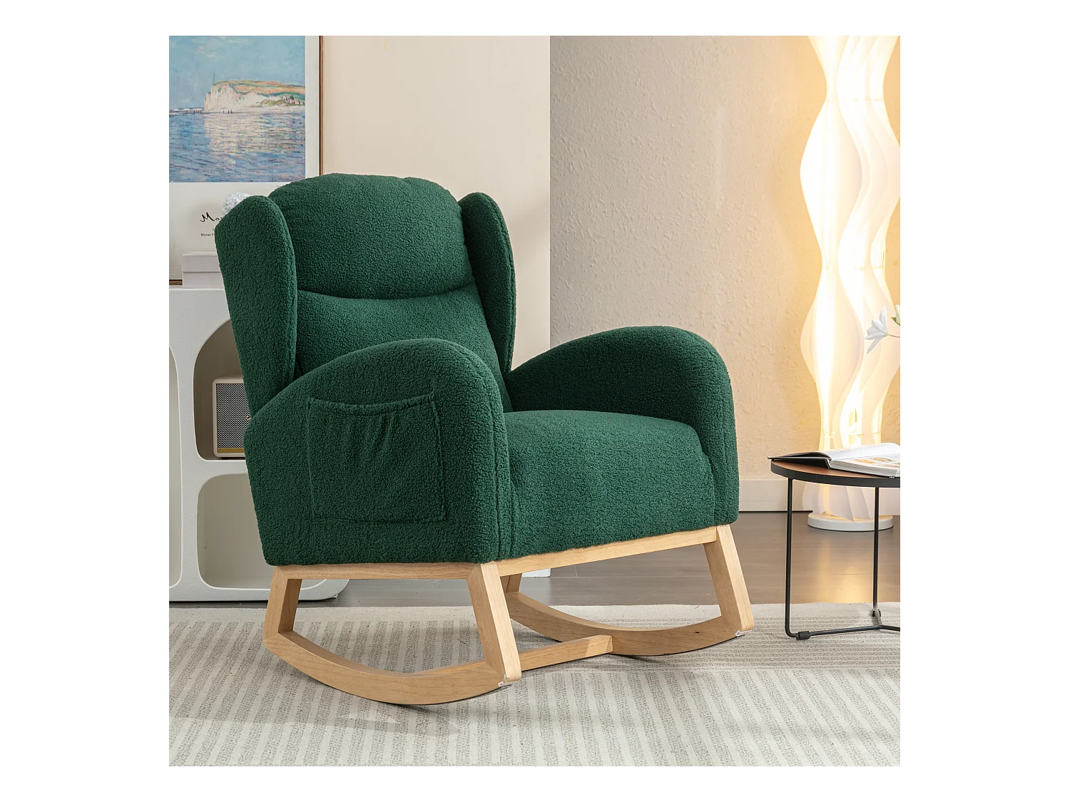 Rocking chair en tissu Teddy vert avec poches latérales, structure en bois, 96,5 x 71 x 101 cm