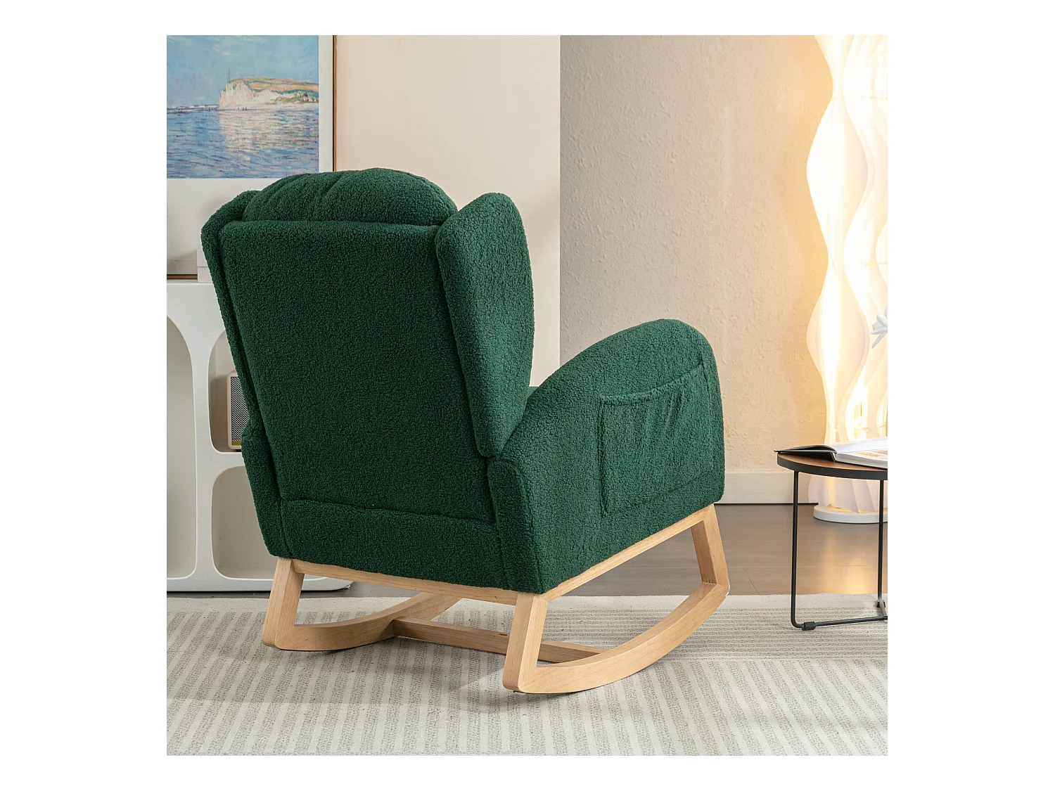 Rocking chair en tissu Teddy vert avec poches latérales, structure en bois, 96,5 x 71 x 101 cm