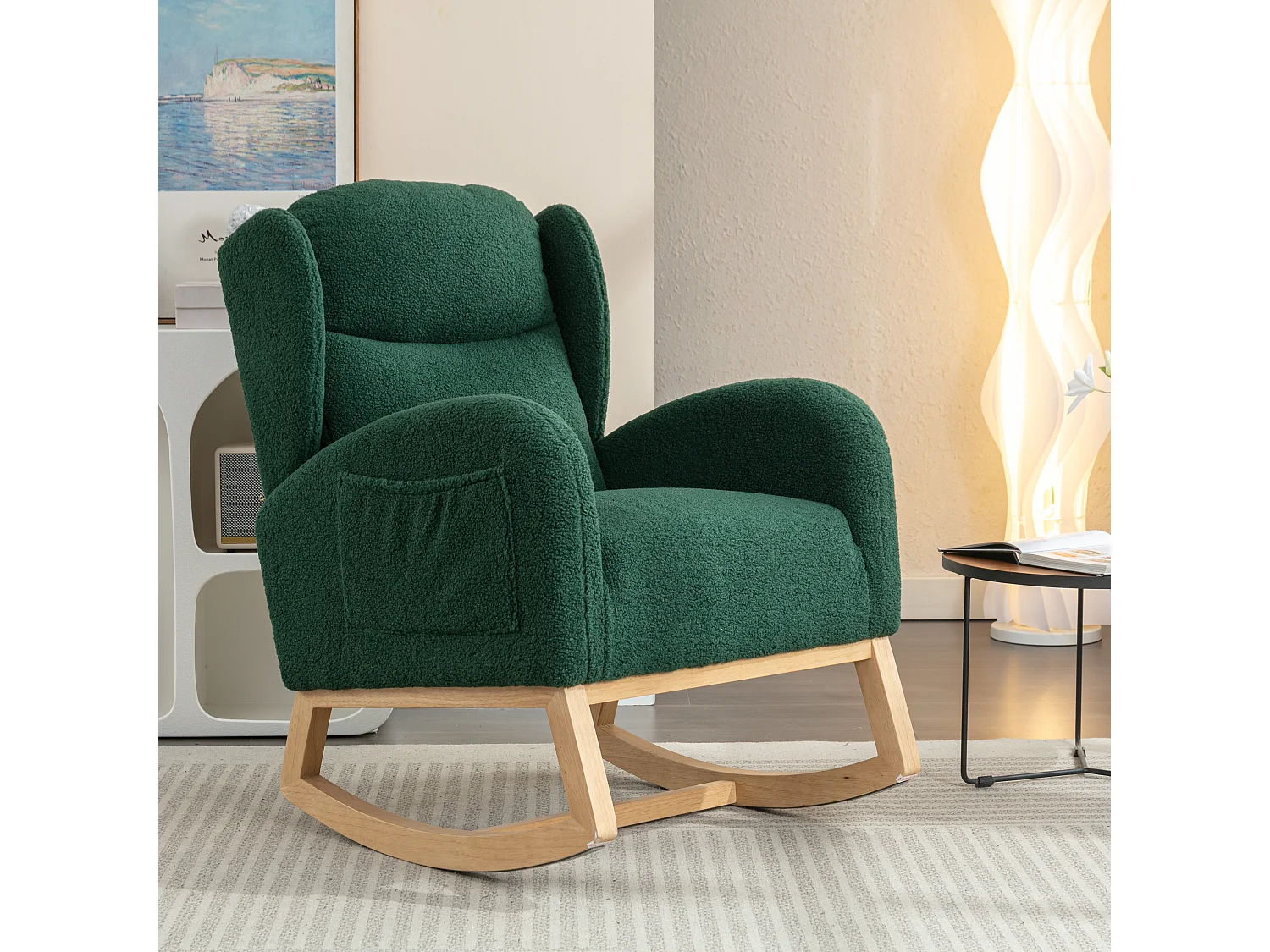 Rocking chair en tissu Teddy vert avec poches latérales, structure en bois, 96,5 x 71 x 101 cm