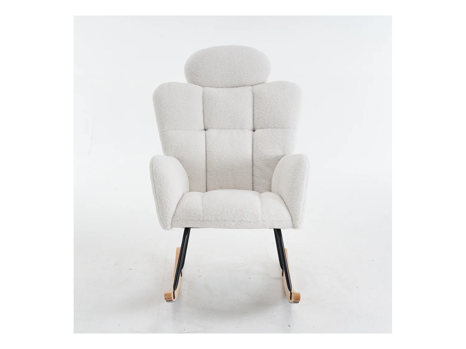 Schommelstoel in witte Teddy stof met hoofdsteun, zwart metalen frame 102x70x107cm