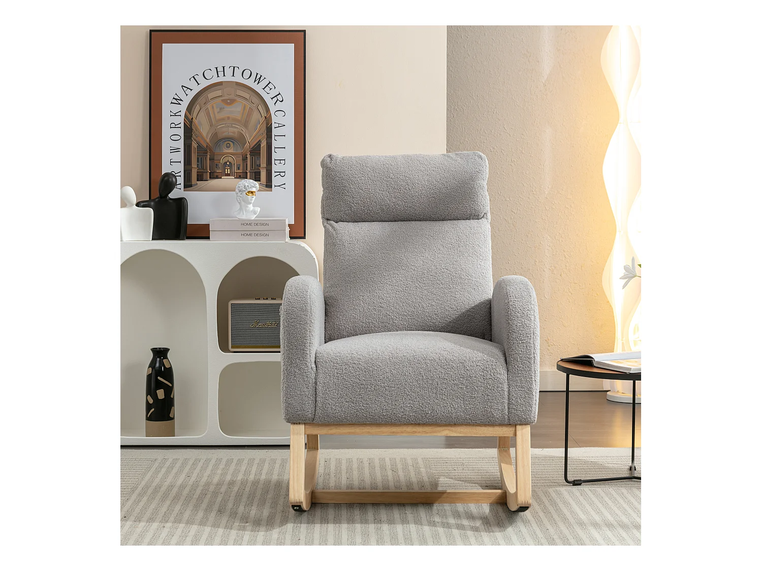 Lichtgrijze schommelstoel met zijvakken, houten frame, teddy fluwelen stof 88x71x104,5cm