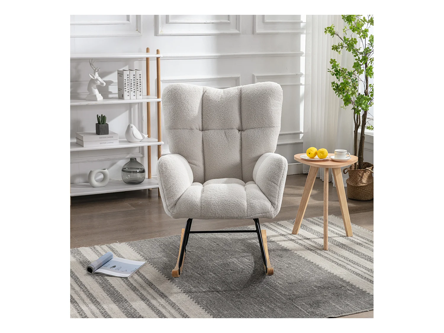 Schommelstoel in witte Teddy stof, zwart metalen frame, houten voet 89x70x95cm