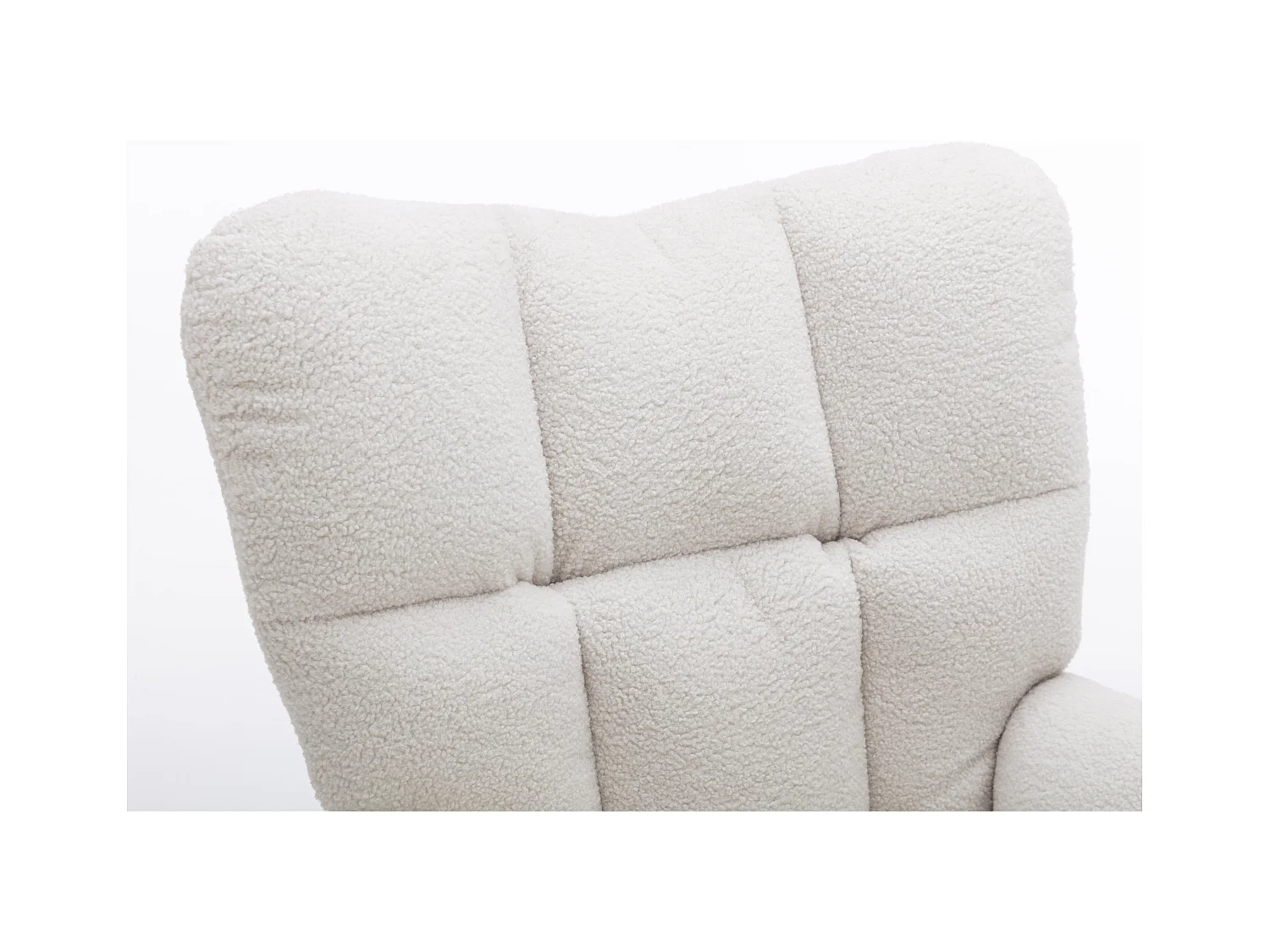 Schommelstoel in witte Teddy stof, zwart metalen frame, houten voet 89x70x95cm