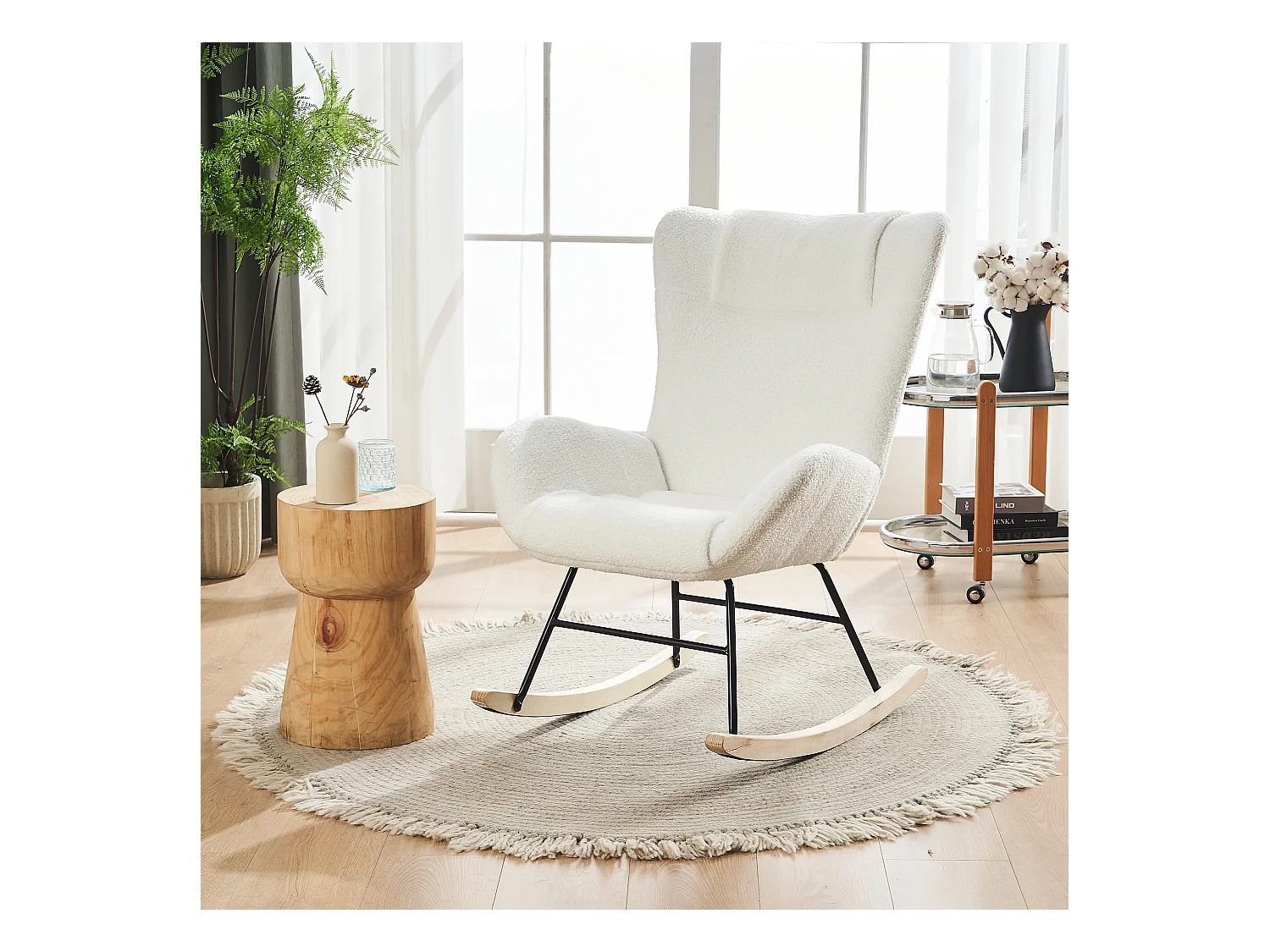 Rocking chair en tissu Teddy blanc avec accoudoirs, structure en fer noir, base en bois 93x67,5x93cm