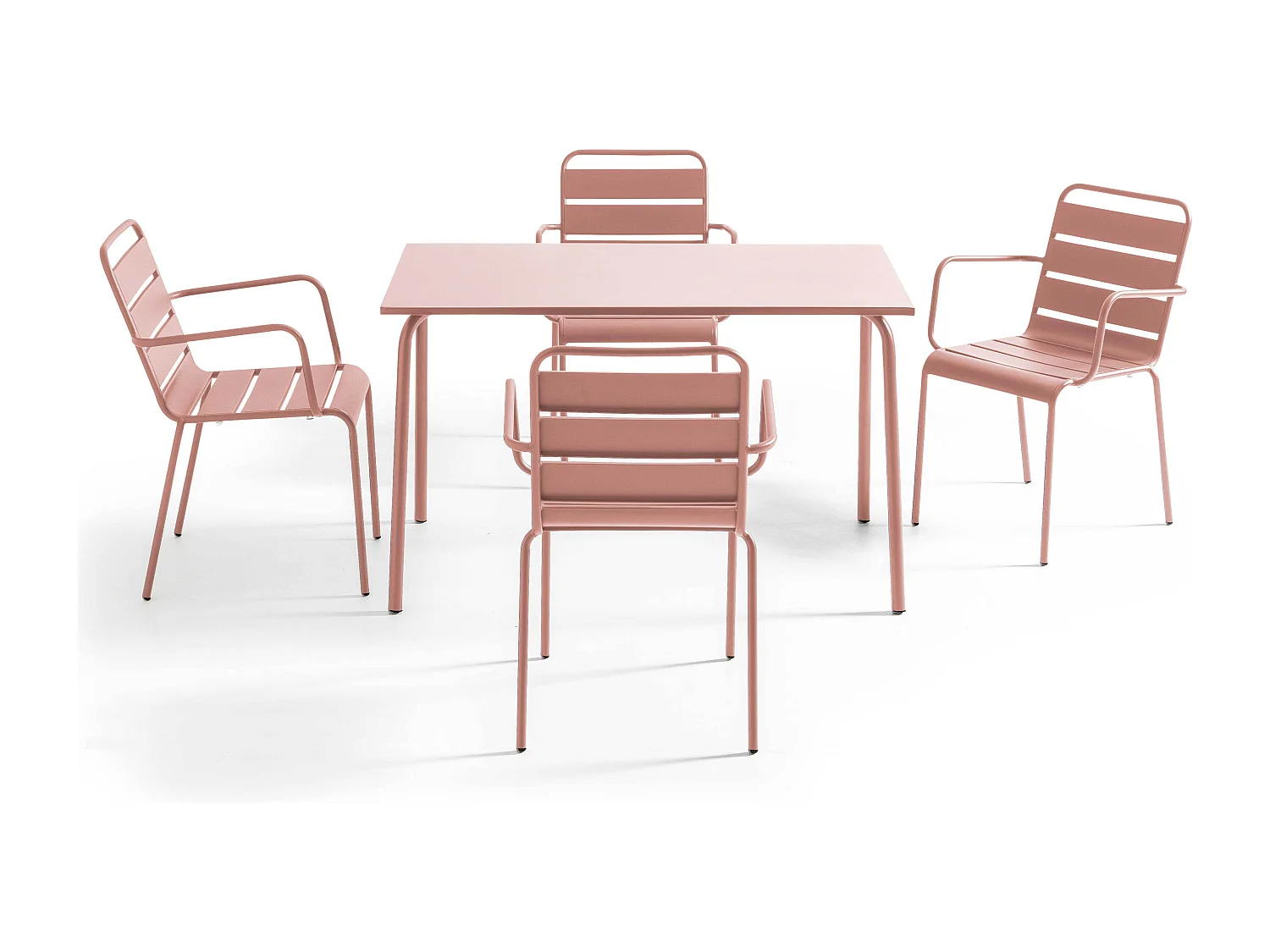 Tuinset met tafel en 4 roze fauteuils