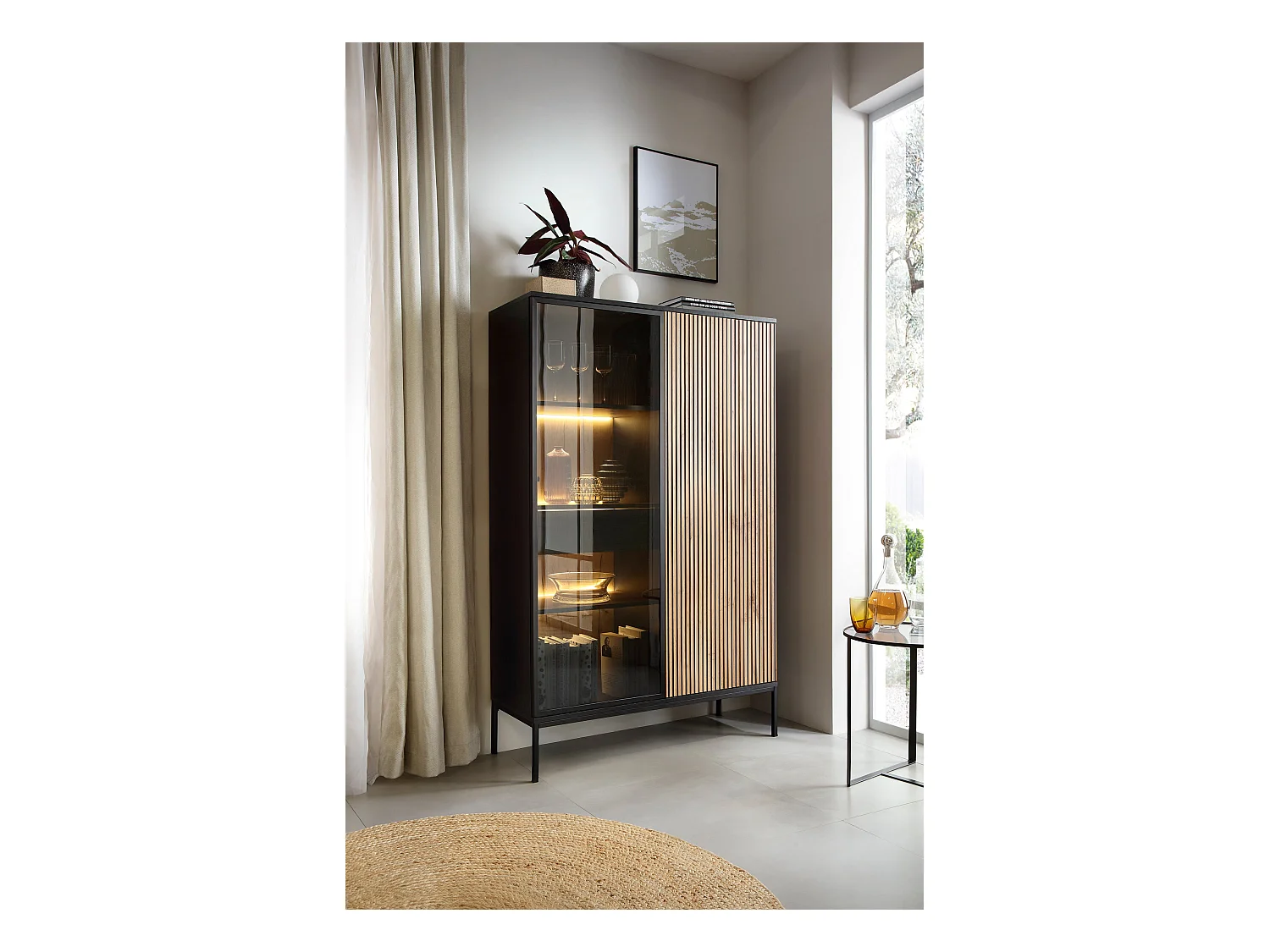 Vitrine mit 2 Türen und integrierter LED Schwarz und Eiche 104x166 cm