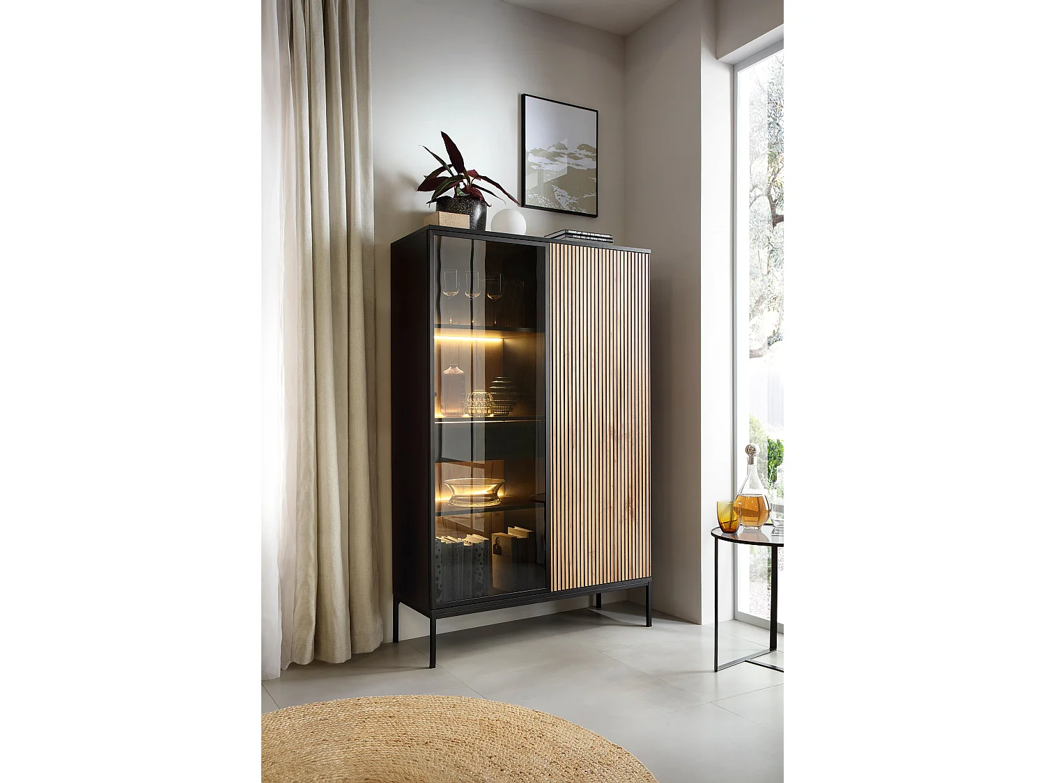 Vitrine mit 2 Türen und integrierter LED Schwarz und Eiche 104x166 cm