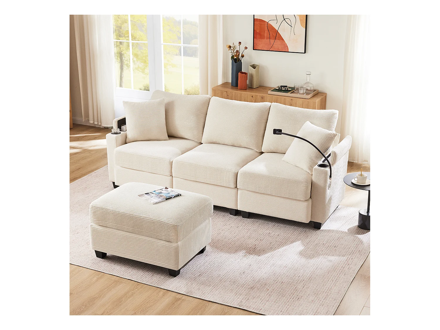 L-Form Ecksofa mit USB-Ladung & Getränkehalter. Umwandelbarer 3-Sitzer mit Fußhocker, Armlehnenablage & 2 Kissen. Ideal für Wohnzimmer, Büro, Wohnung. Farbe: Beige.