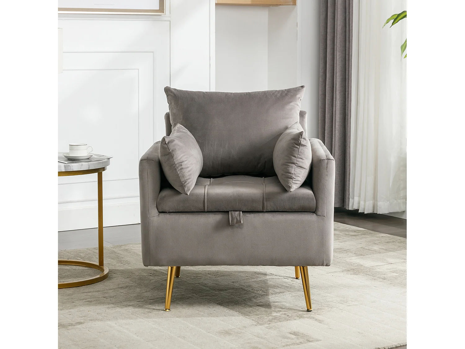 Fauteuil moderne en velours avec rangement, comprenant des coussins décoratifs, pieds en métal doré, chaise longue minimaliste avec accoudoirs pour le salon