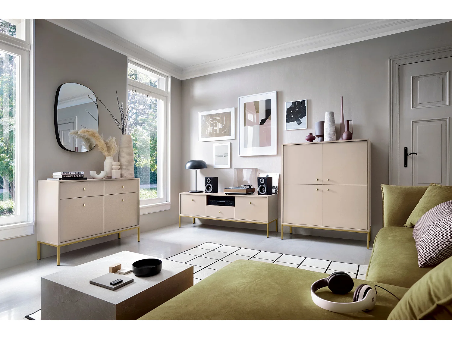 Meuble TV 2 portes, 1 tiroir avec pieds en métal doré, 154x56 cm