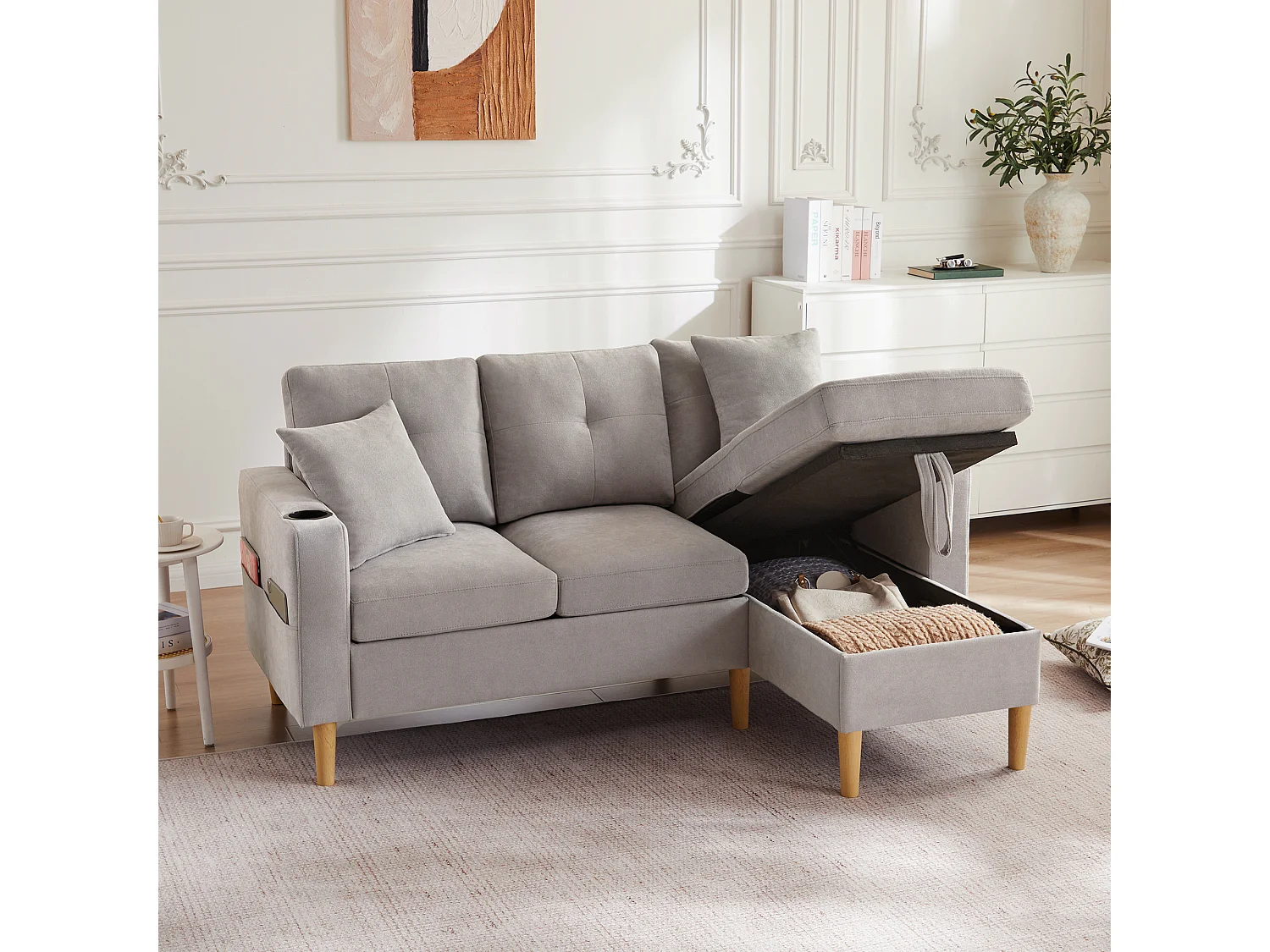 Canapé en L avec méridienne, rangement, porte-gobelet et 2 coussins. Idéal pour salon, bureau ou appartement. Inclut vidéo.