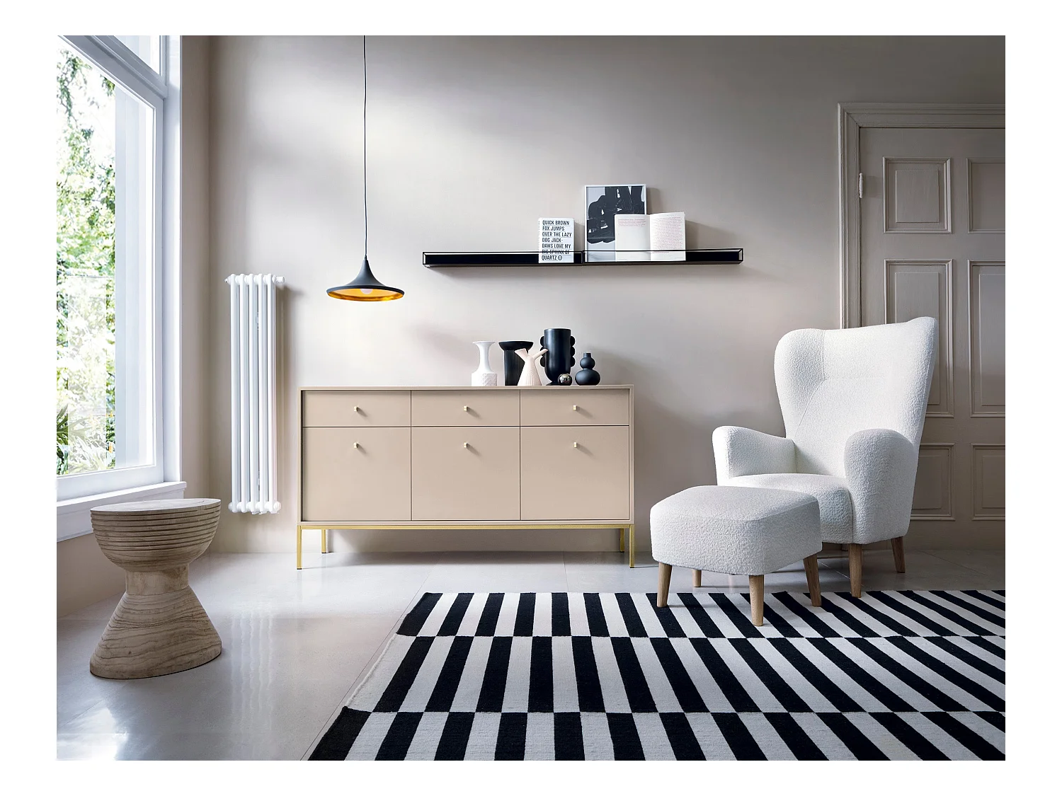 Buffet 3 portes, 3 tiroirs avec pieds en métal doré, 154x83 cm