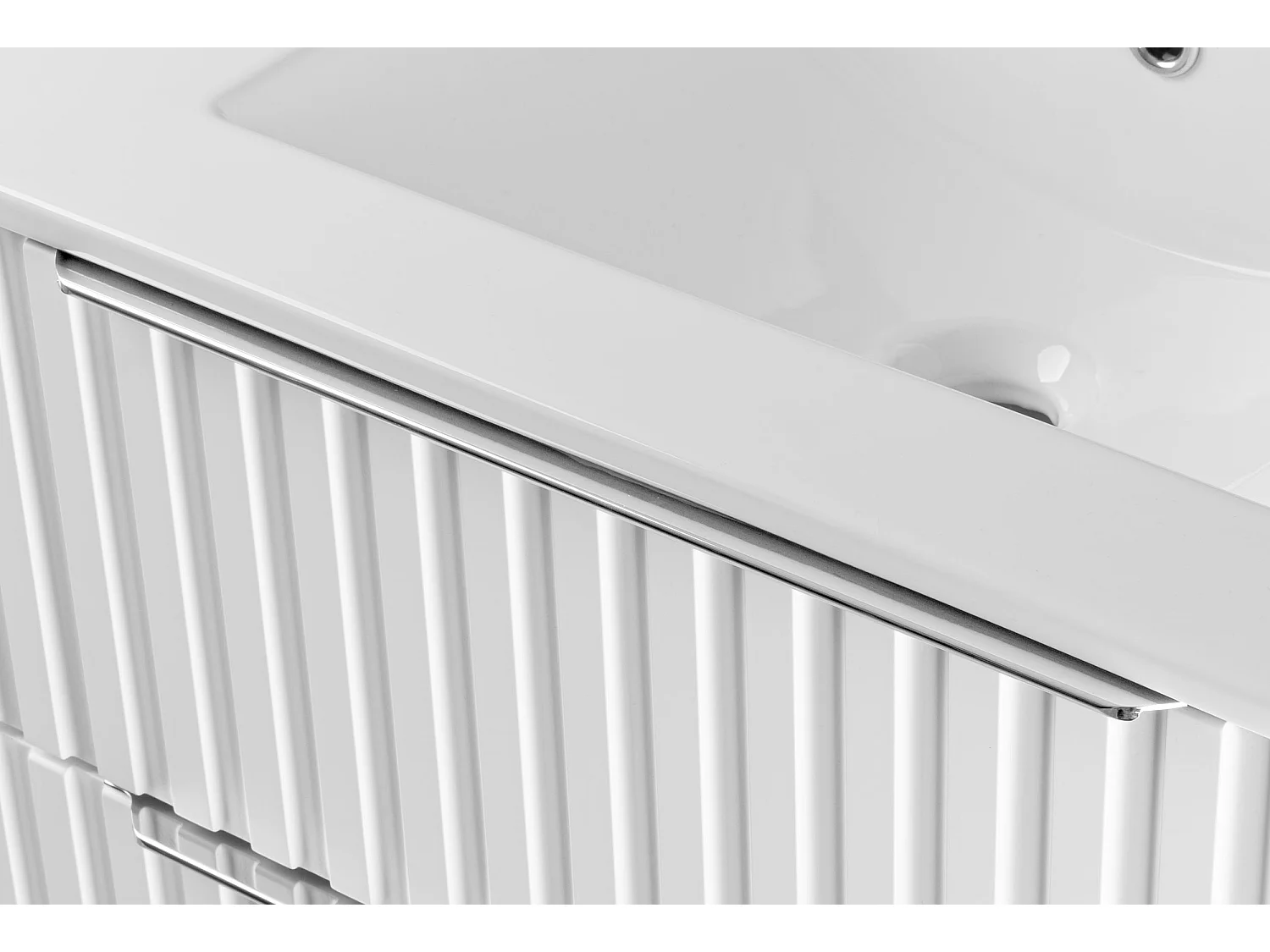 Ensemble de salle de bain 60 cm Façades rainurées Blanc Amy Armoire avec miroir