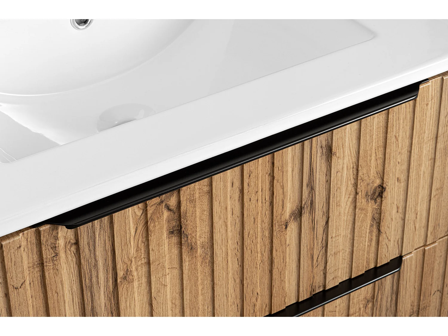 Badezimmer-Set 60cm geriffelte Fronten Schrank mit Waschbecken Schrank mit Spiegel Eiche Wotan Amy