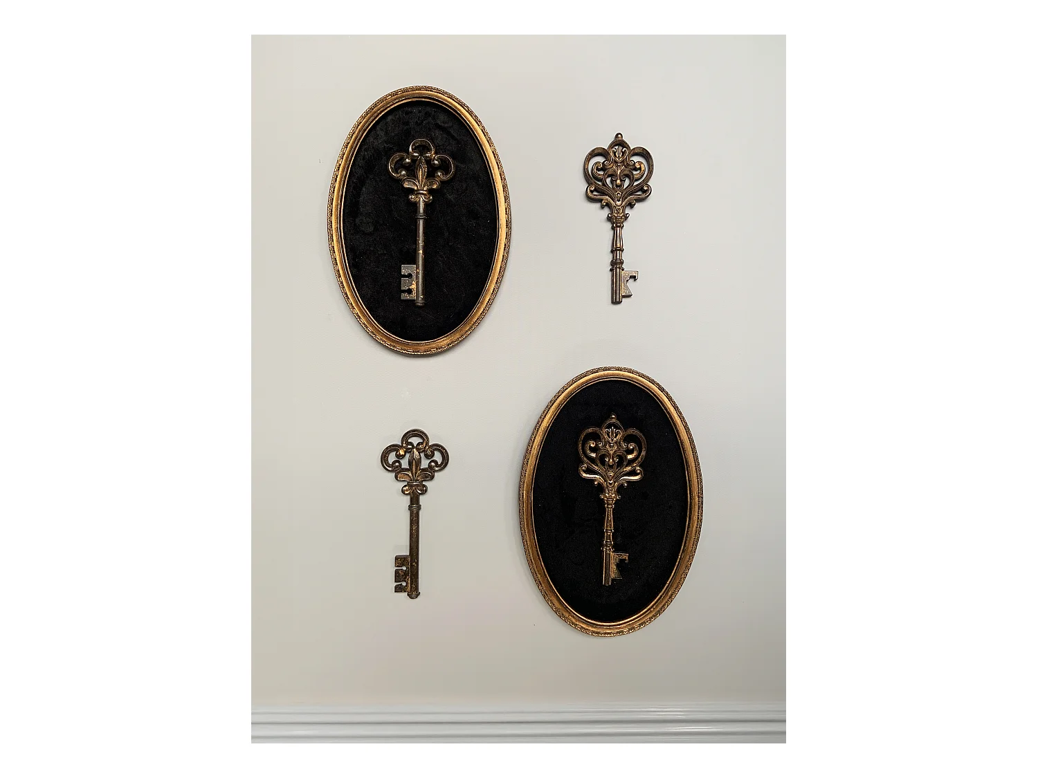 Déco murale clé velours noir et doré 21.4x31.2cm