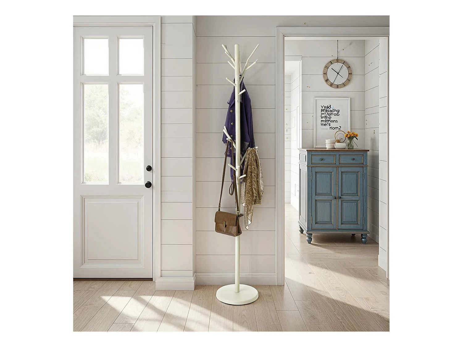 Portemanteau ZENO en métal coloris beige portant à vêtements sur pied en forme d'arbre avec 6 crochets sur différentes hauteurs