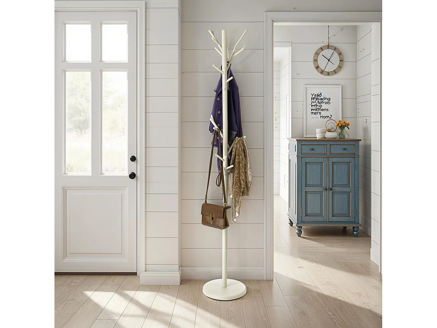 Portemanteau ZENO en métal coloris beige portant à vêtements sur pied en forme d'arbre avec 6 crochets sur différentes hauteurs