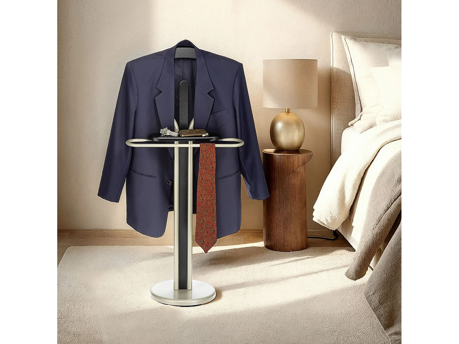 Valet de chambre FABIO en métal couleur champagne et noir chevalet de nuit portant pour vêtements structure en aluminium