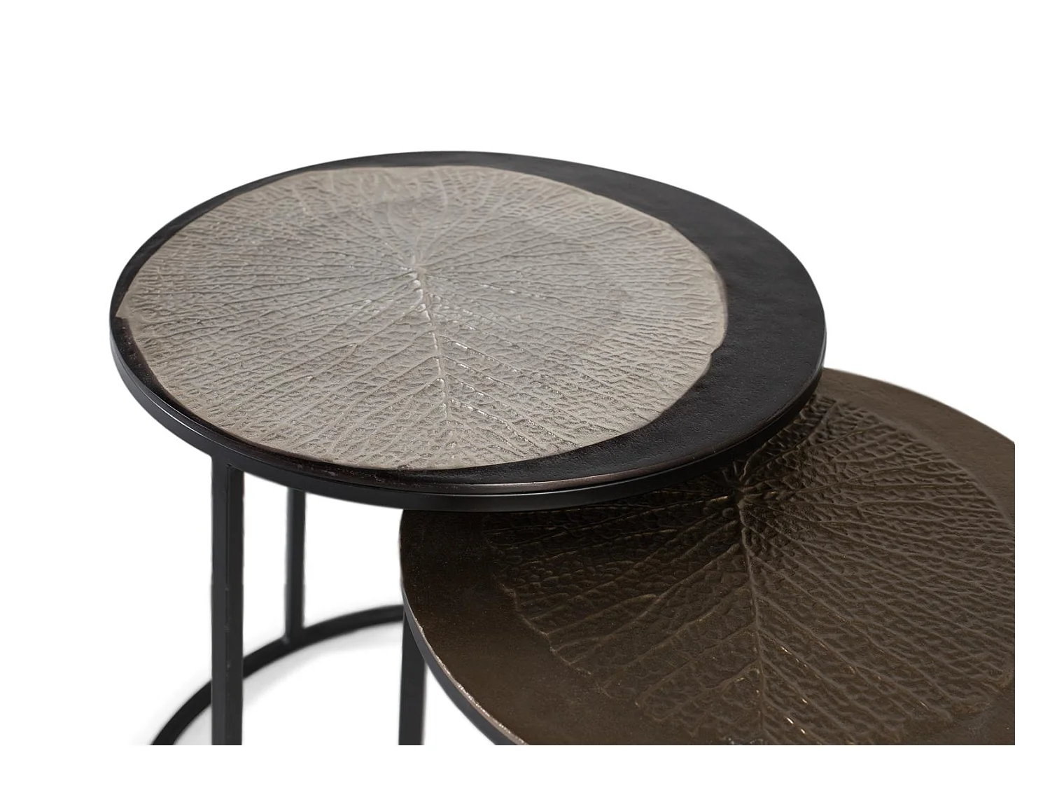 Set van twee ronde hoektafels met metalen blad