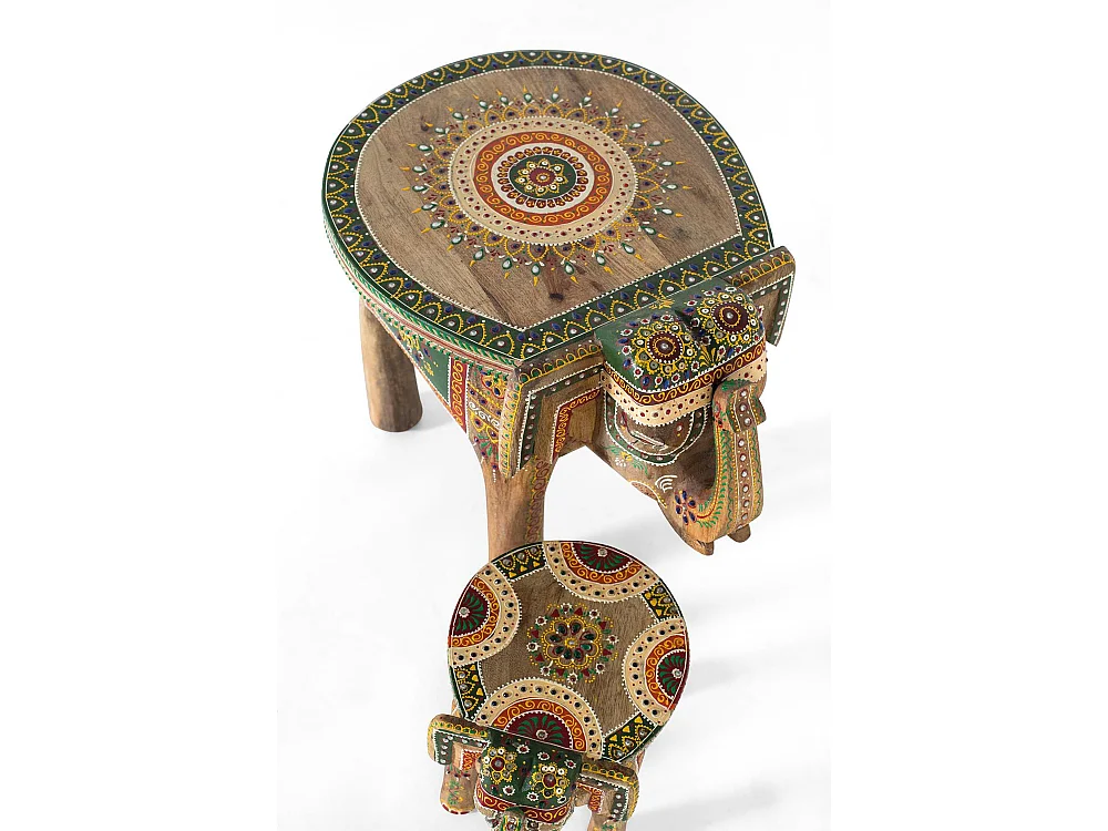 Set aus 2 handgeschnitzten und bemalten Elefantenfiguren aus Mangoholz