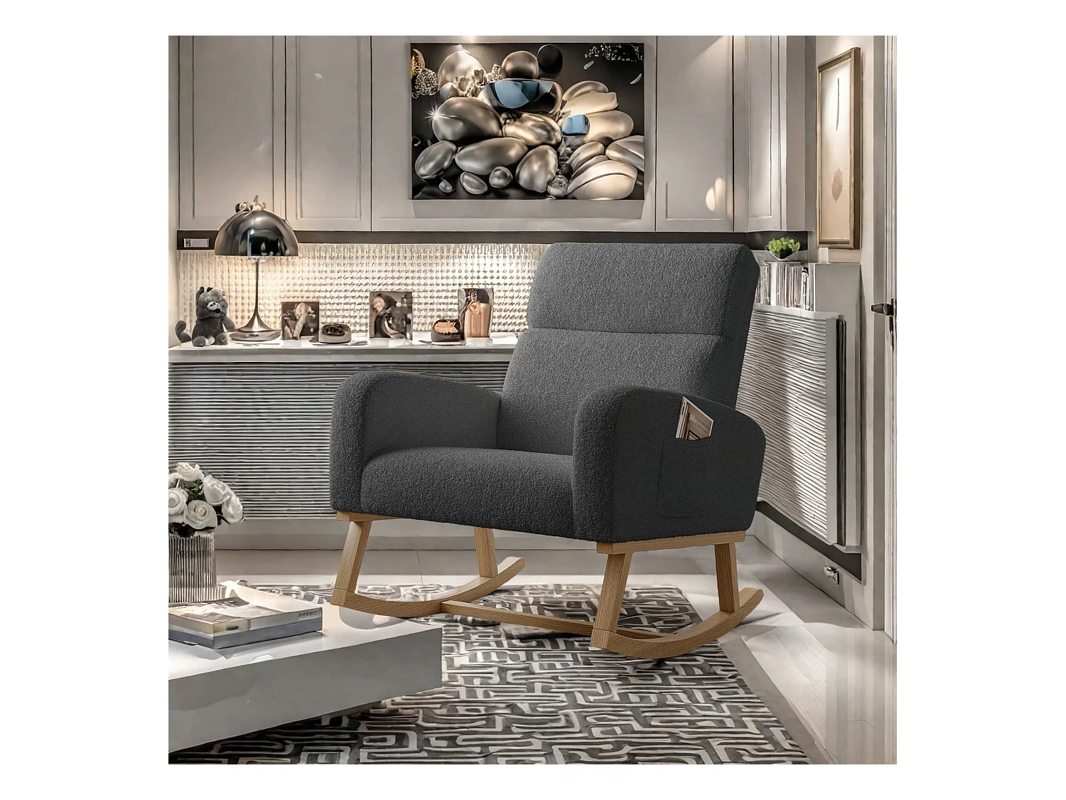 Fauteuil à bascule en tissu teddy noir avec poches latérales, assise large et patins antidérapants silencieux