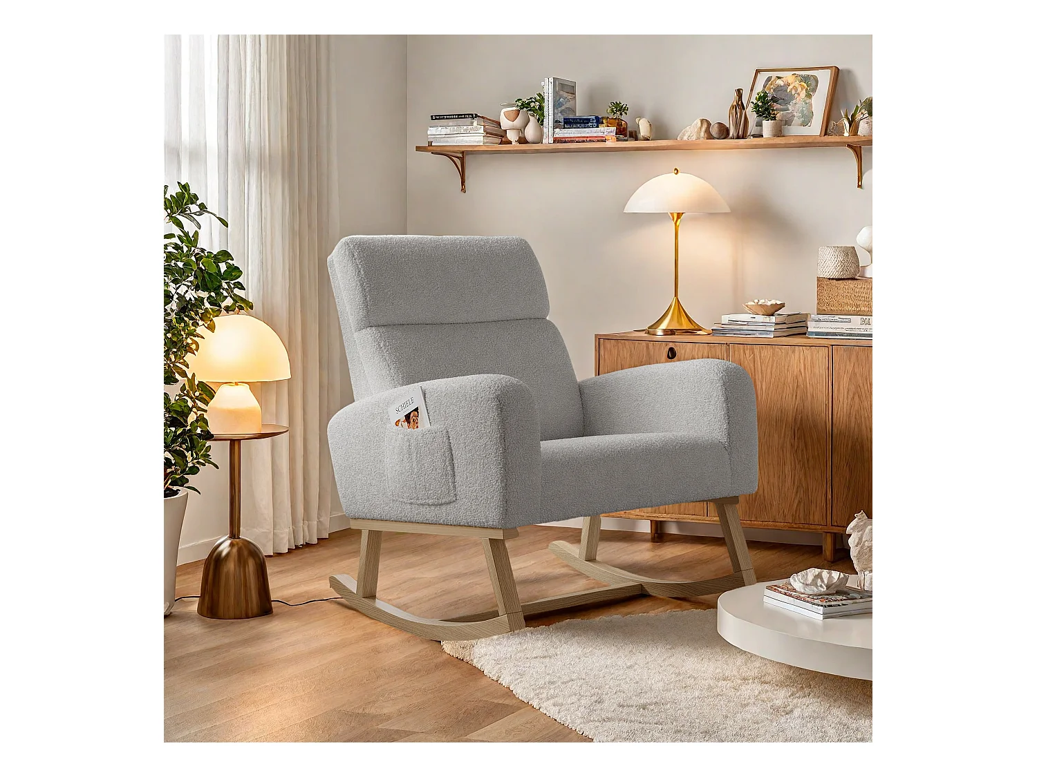 Cadeira de balanço em tecido Teddy cinza claro com bolsos laterais, assento largo e deslizadores silenciosos e antiderrapantes