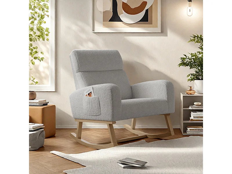 Lichtgrijze schommelstoel van teddystof met zijzakken, brede zitting en stille antislipglijders